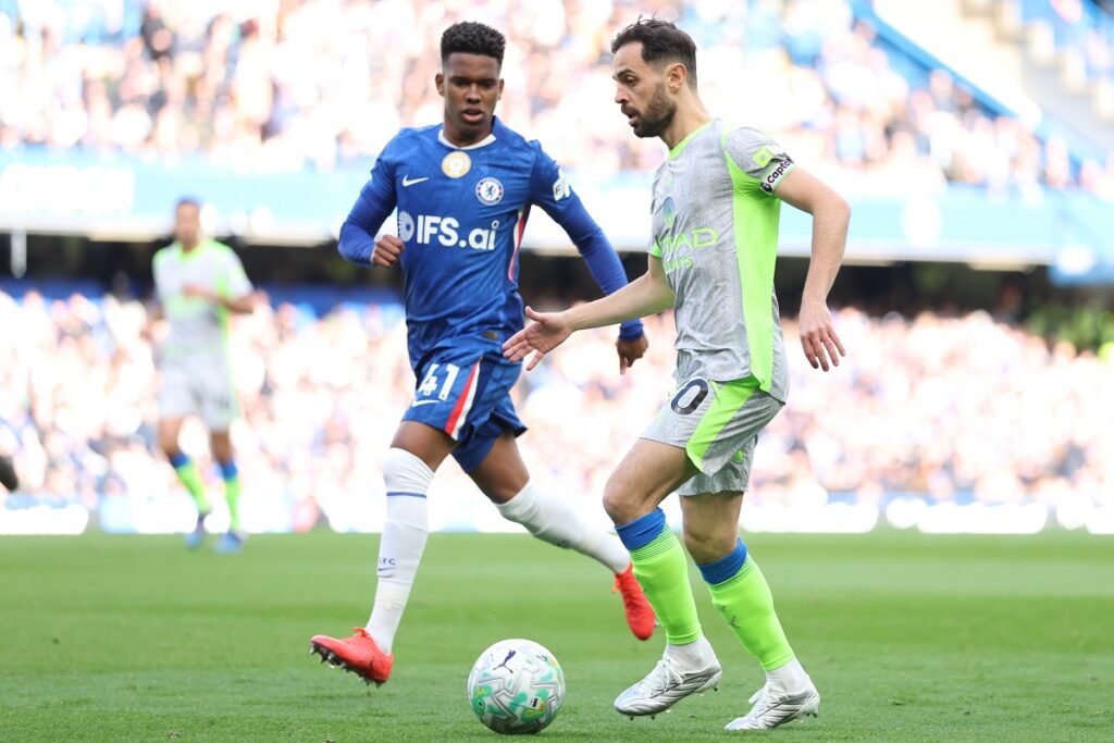 Chelsea's Estevao guards Manchester City's Bernardo Silva during the Premier League soccer match between Chelsea and Manchester City in London, Sunday, April 12, 2026. (AP Photo/Ian Walton)