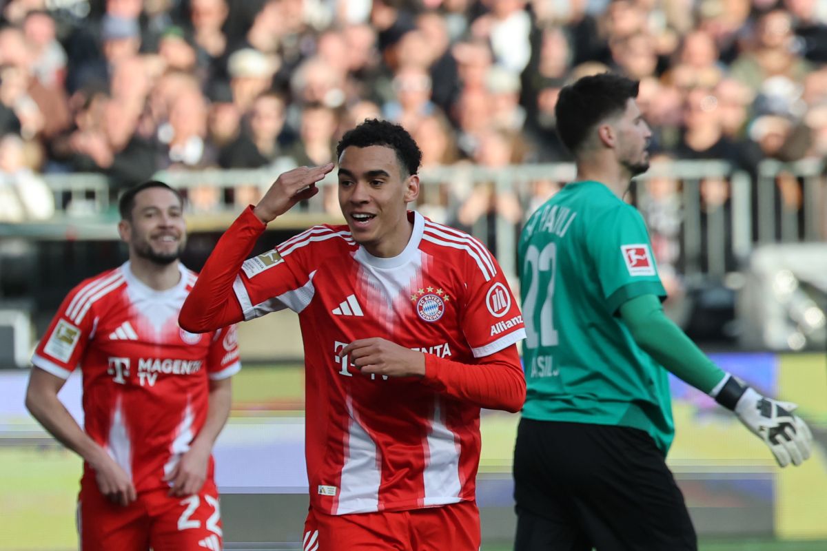 Bayern's Jamal Musiala celebrates after scoring during the German Bundesliga soccer match between FC St. Pauli and Bayern Munich in Hamburg, Germany, Saturday, April 11, 2026. (Christian Charisius/dpa via AP)