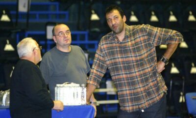 Vlade Divac bivsi kosarkas na treningu kosarkasa Partizana ua hali Pionir sa trenerom Duskom Vujosevicem 02.12.2005. godine Foto: Marko Metlas