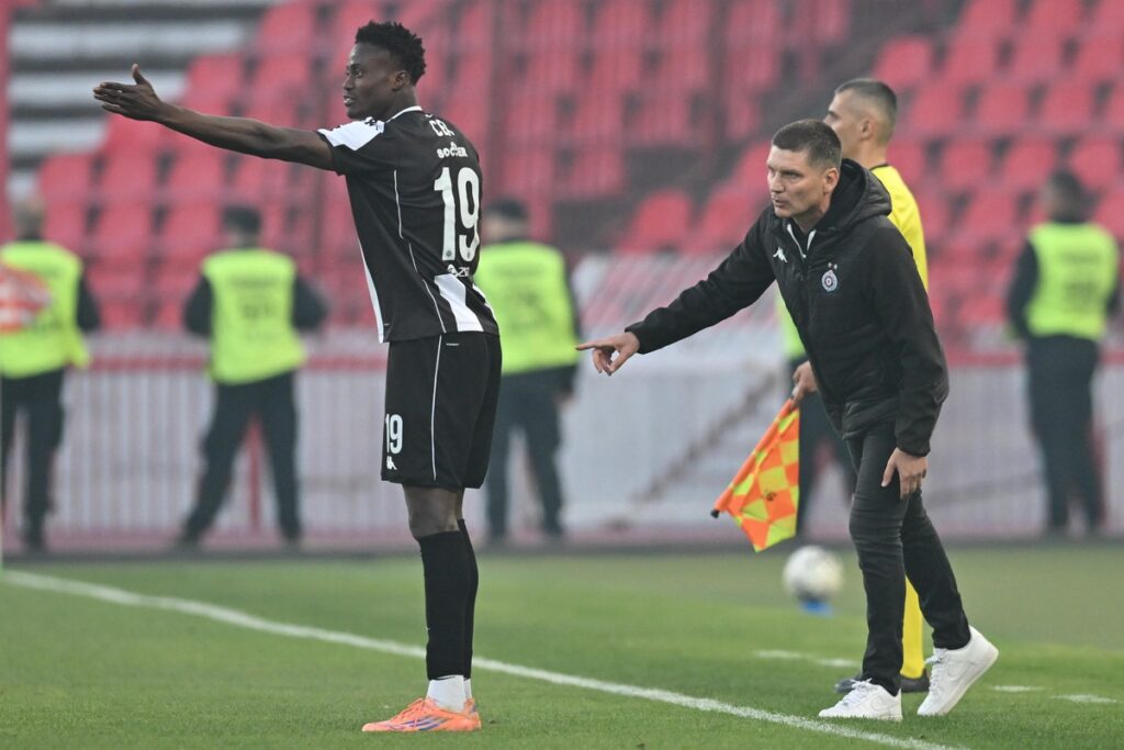 Trener Partizana na utakmici Superlige Prvenstva Srbije protiv Crvene zvezde na stadionu Rajka Mitica, Beograd, 26.04.2026. godine Foto: Marko Metlas Fudbal, Crvena zvezda, Superliga Prvenstvo Srbije, Partizan
