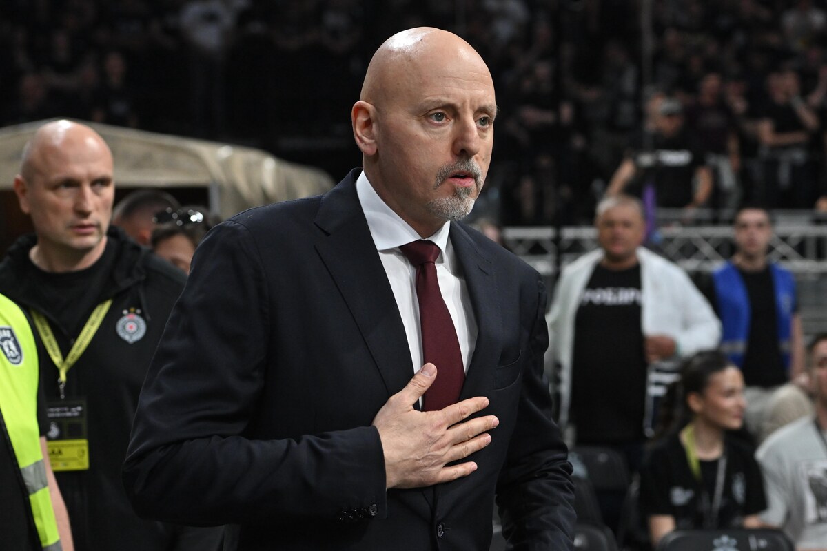 Trener Crvene zvezde na utakmici Jadranske ABA lige protiv Partizana u hali Beogradska arena, Beograd 19.04.2016. godine Foto: Marko Metlas Kosarka, Partizan, Jadranska ABA liga, Crvena zvezda