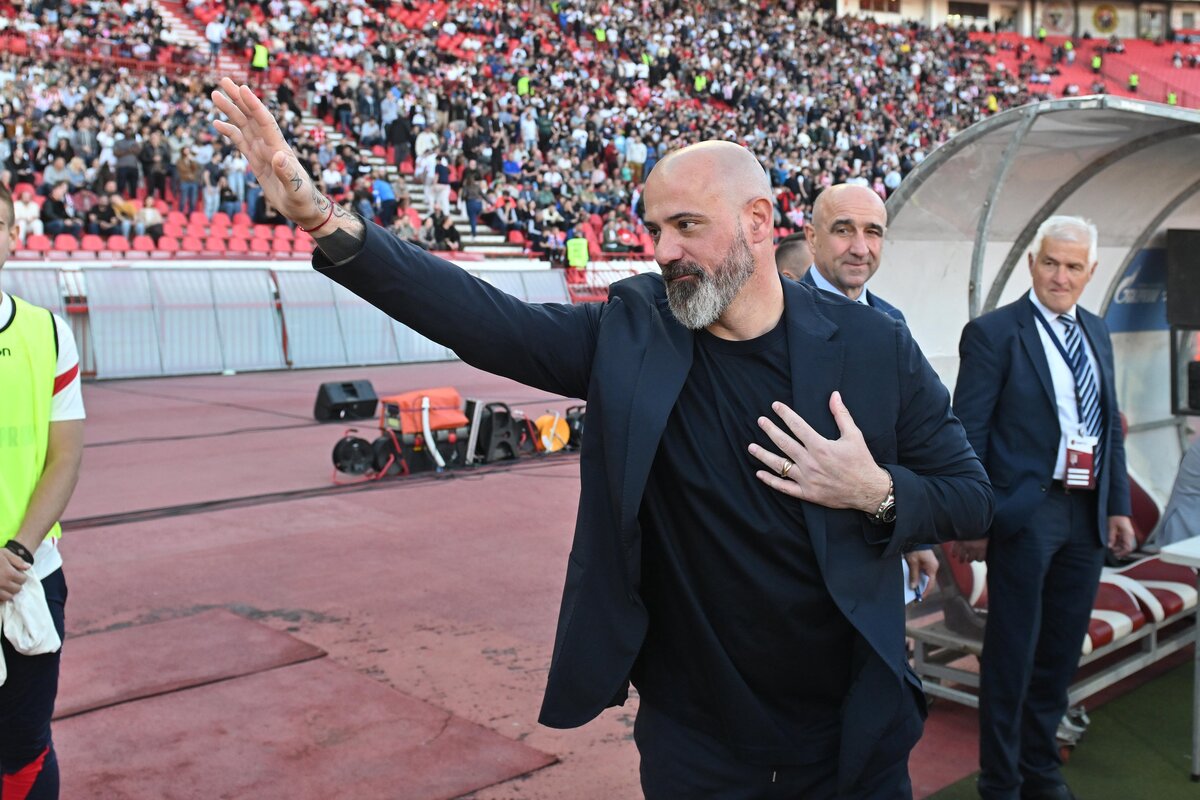Trener Crvene zvezde na utakmici Superlige Prvenstva Srbije protiv Partizana na stadionu Rajka Mitica, Beograd, 26.04.2026. godine Foto: Marko Metlas Fudbal, Crvena zvezda, Superliga Prvenstvo Srbije, Partizan
