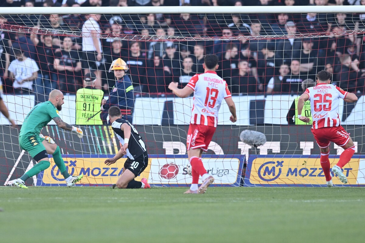fudbaler Crvene zvezde na utakmici Superlige Prvenstva Srbije protiv Partizana na stadionu Rajka Mitica, Beograd, 26.04.2026. godine Foto: Marko Metlas Fudbal, Crvena zvezda, Superliga Prvenstvo Srbije, Partizan