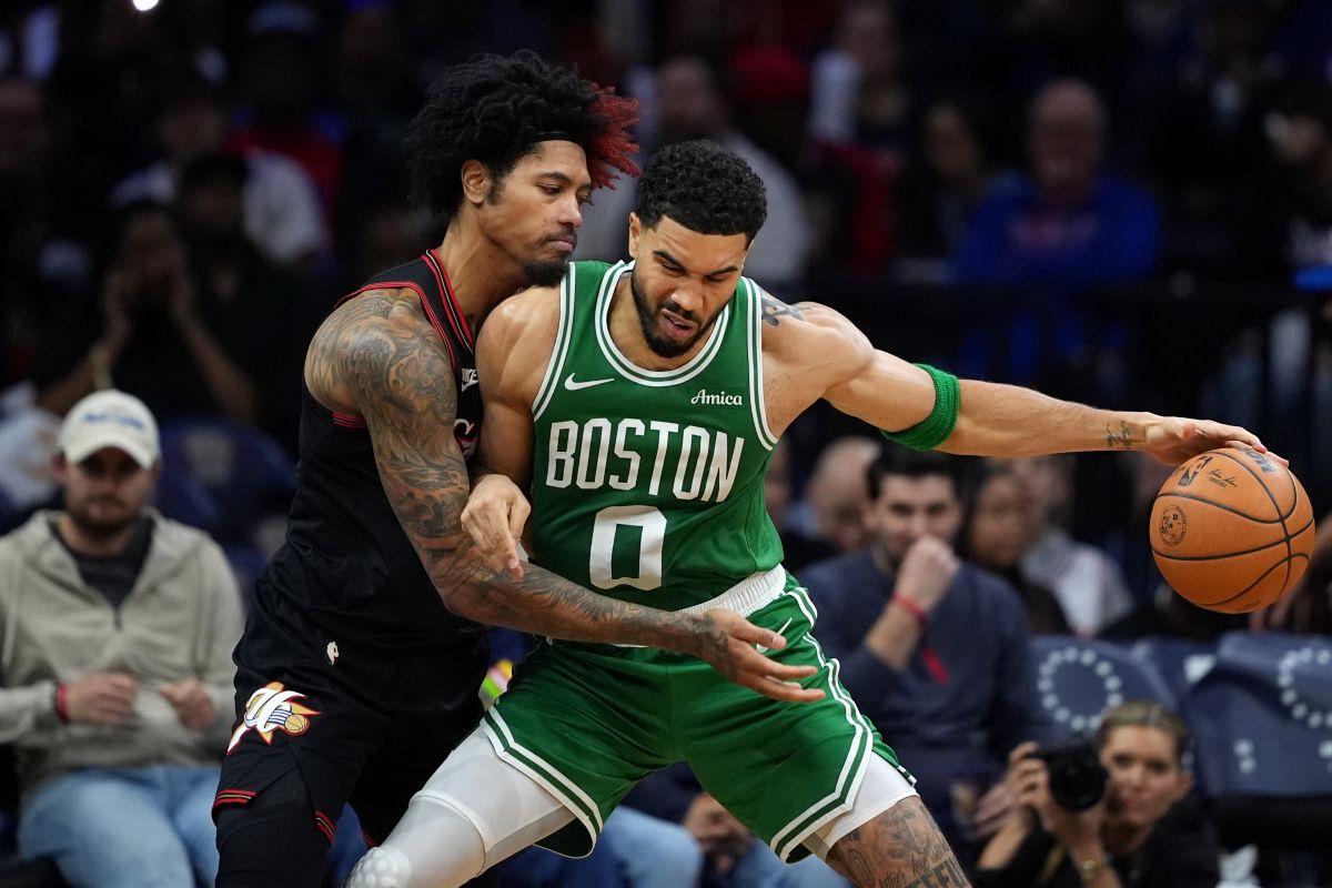 Boston Celtics' Jayson Tatum, right, tries to get past Philadelphia 76ers' Kelly Oubre Jr. during the second half of Game 4 in a first-round NBA basketball playoffs series Sunday, April 26, 2026, in Philadelphia. (AP Photo/Matt Slocum)