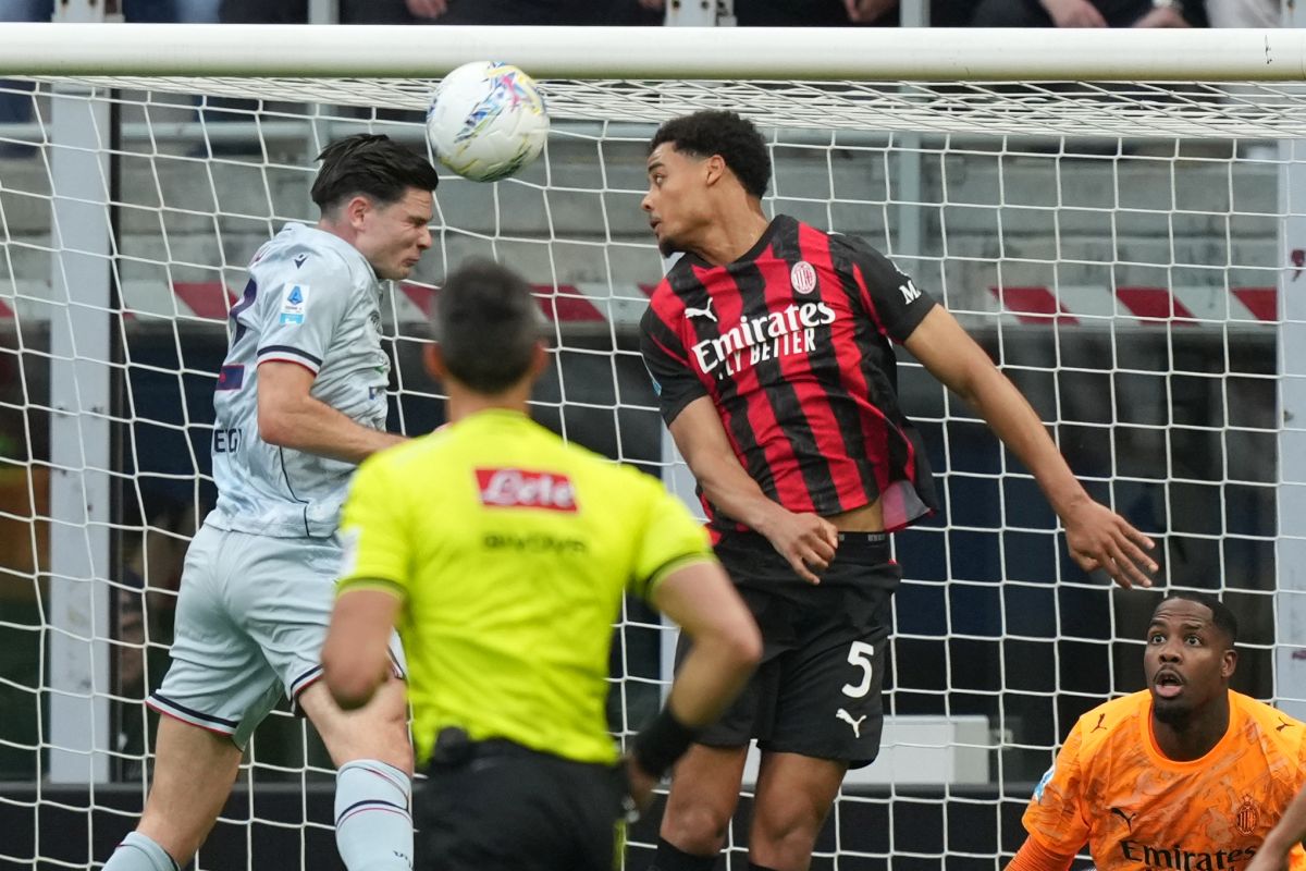 Udinese's Jurgen Ekkelenkamp[ scores during the Serie A soccer match between AC Milan and Udinese, in Milan, Italy, Saturday, April 11, 2026. (AP Photo/Antonio Calanni)