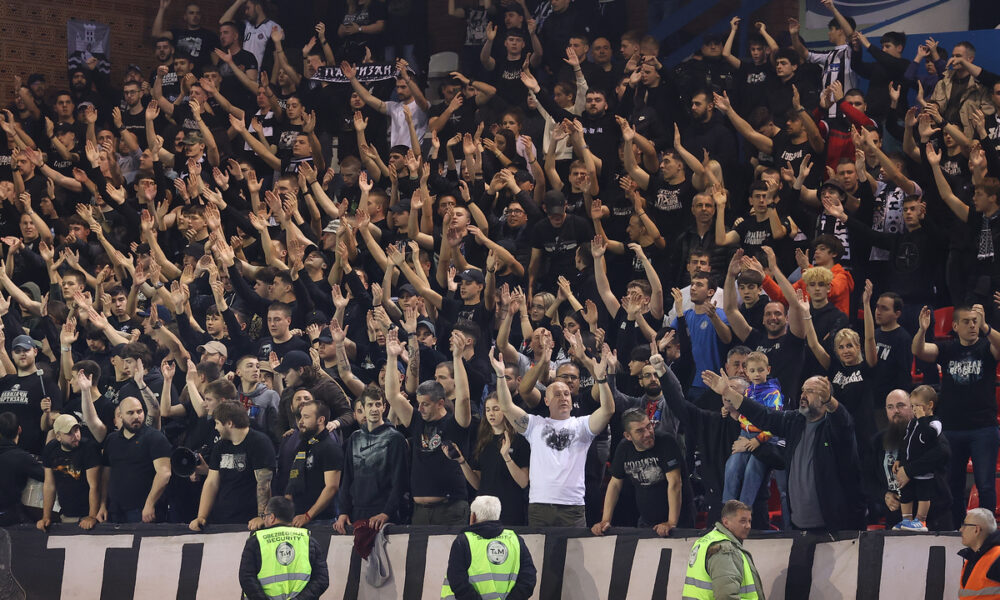 Navijači Partizana na utakmici finala Kupa Srbije protiv Dinama u SC Vozdovac, Beograd 28.03.2026. godine Foto: Ivica Veselinov / MN PRESS RUKOMET, HANDBALL, KUP SRBIJE, NATIONAL CUP, PARTIZAN, DINAMO PANCEVO