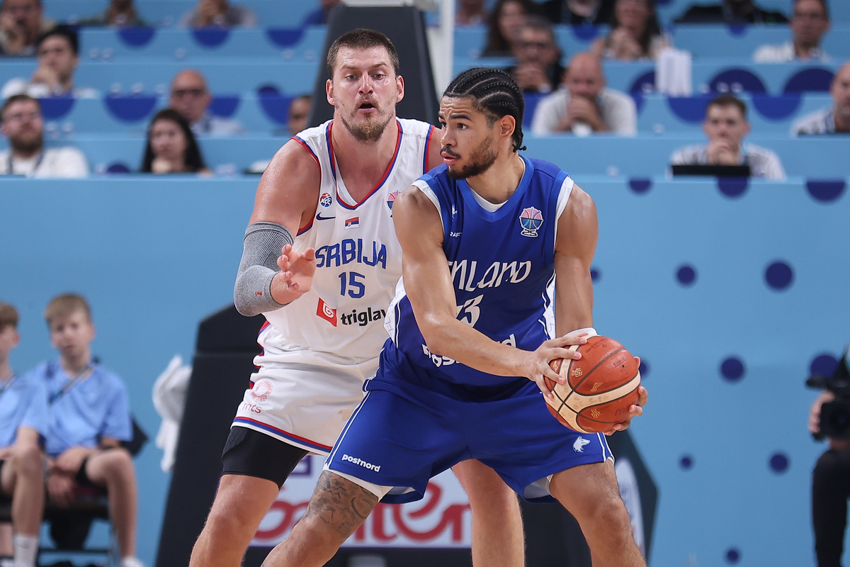 NIKOLA JOKIC kosarkas reprezentacije Srbije na utakmici Evropskog Prvenstva protiv OLIVIER NKAMHUOA Olivije Nkamua iz Finske u hali Saomi Arena, Riga 06.09.2025. godine Foto: Ivica Veselinov / MN PRESS KOSARKA, BASKETBALL, SRBIJA, SERBIA, FINSKA, FINLAND, EUROBASKET 2025, XIAOMI ARENA