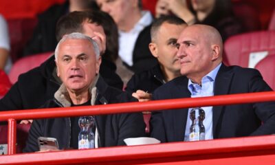 ZVEZDAN TERZIC direktor i MITAR MRKELA sportski direktor fudbalera Crvene zvezde na utakmici Superlige Prvenstva Srbije protiv Vojvodine Novi Sad na stadionu Karadjordje, Novi Sad 30.10.2025. godine Foto: Marko Metlas Fudbal, Crvena zvezda, Superliga Prvenstvo Srbije, Vojvodina Novi Sad