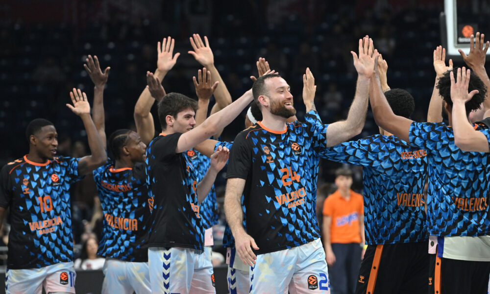 OMARI MOORE Omari Mur, MATTHEW COSTELLO Metju Kostelo RADOST kosarkasa Valensije na utakmici Evrolige protiv Partizana u hali Beogradska arena, Beograd 27.03.2026. godine Foto: Marko Metlas Kosarka, Partizan, Evroliga, Valensija