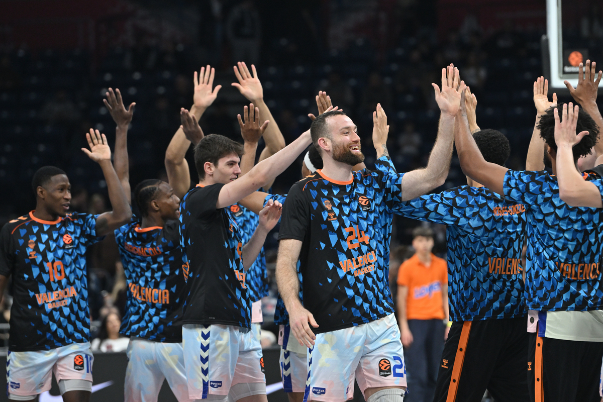 OMARI MOORE Omari Mur, MATTHEW COSTELLO Metju Kostelo RADOST kosarkasa Valensije na utakmici Evrolige protiv Partizana u hali Beogradska arena, Beograd 27.03.2026. godine Foto: Marko Metlas Kosarka, Partizan, Evroliga, Valensija