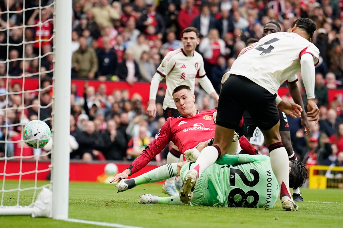Manchester United's Benjamin Sesko, centre, scores his side's second goal during the English Premier League soccer match between Manchester United and Liverpool in Manchester, England, Sunday, May 3, 2026. (AP Photo/Dave Thompson)