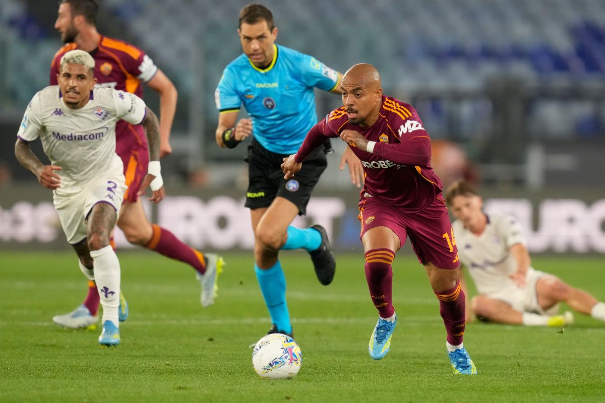 Roma's Donyell Malen in action during the Italian Serie A soccer match between Roma and Fiorentina in Rome, Monday, May 4, 2026. (AP Photo/Gregorio Borgia)